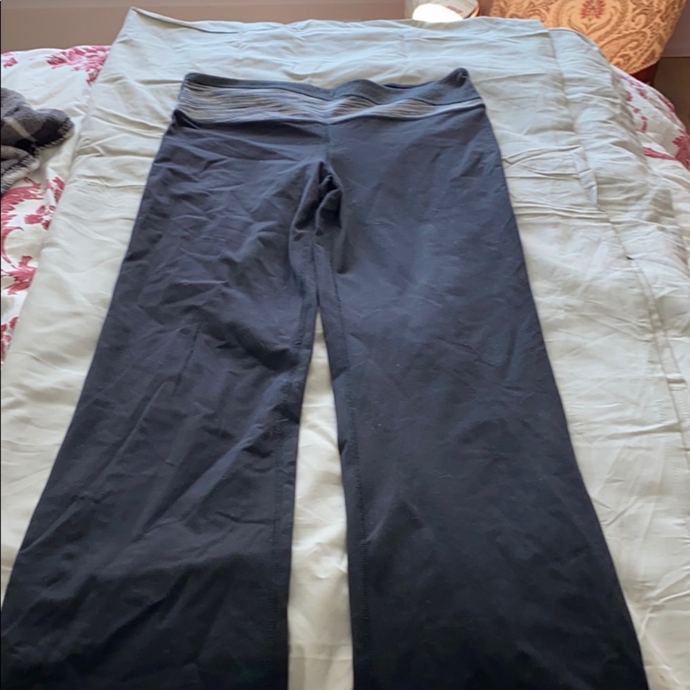 Kirkland black wide-leg leggings